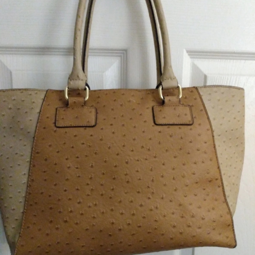 GUESS PURSE - Picture 2 of 7